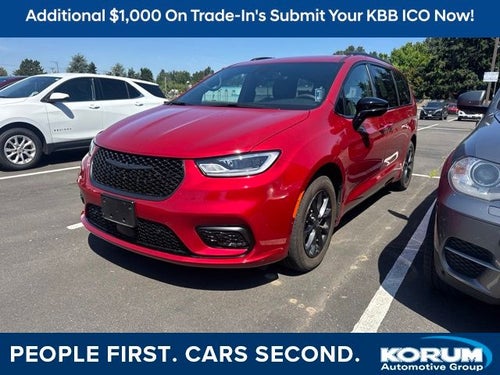 2025 Chrysler Pacifica Select