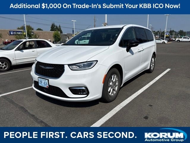 2025 Chrysler Pacifica Select
