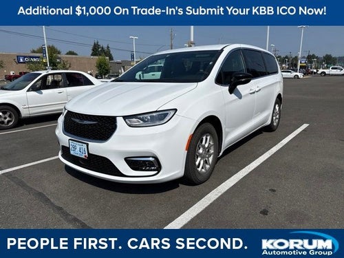 2025 Chrysler Pacifica Select