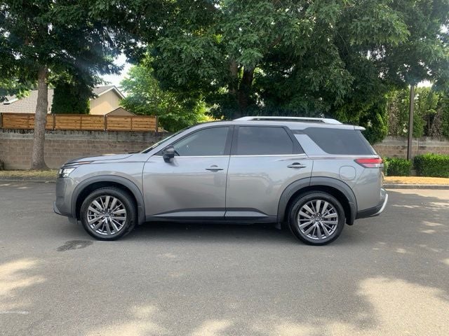 2022 Nissan Pathfinder SL