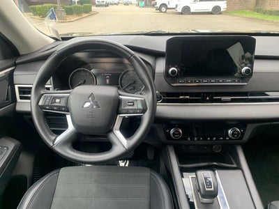 2024 Mitsubishi Outlander SE