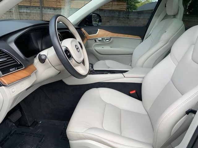 2021 Volvo XC90 T5 Momentum