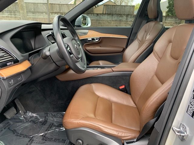 2021 Volvo XC90 T6 Momentum