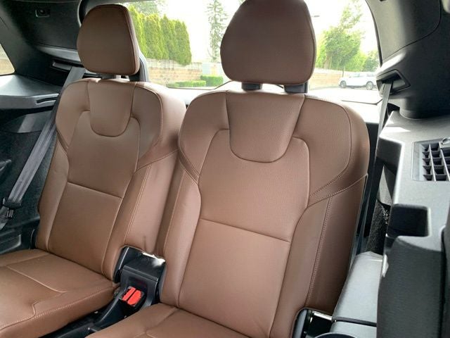 2021 Volvo XC90 T6 Momentum