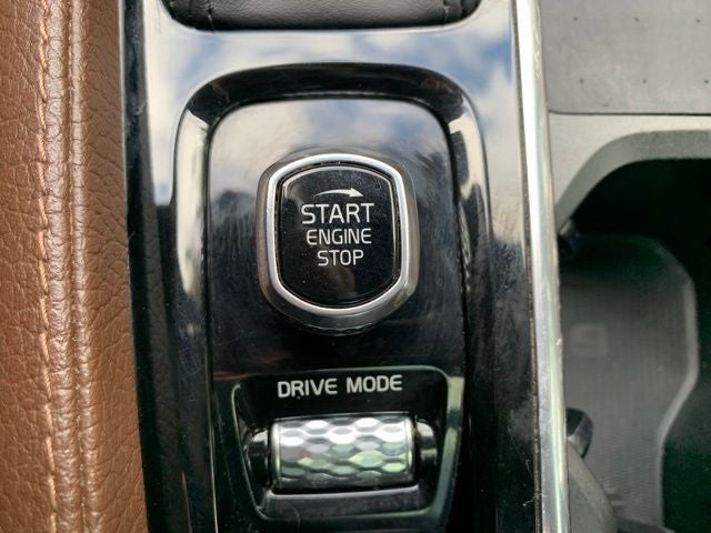 2021 Volvo XC90 T6 Momentum